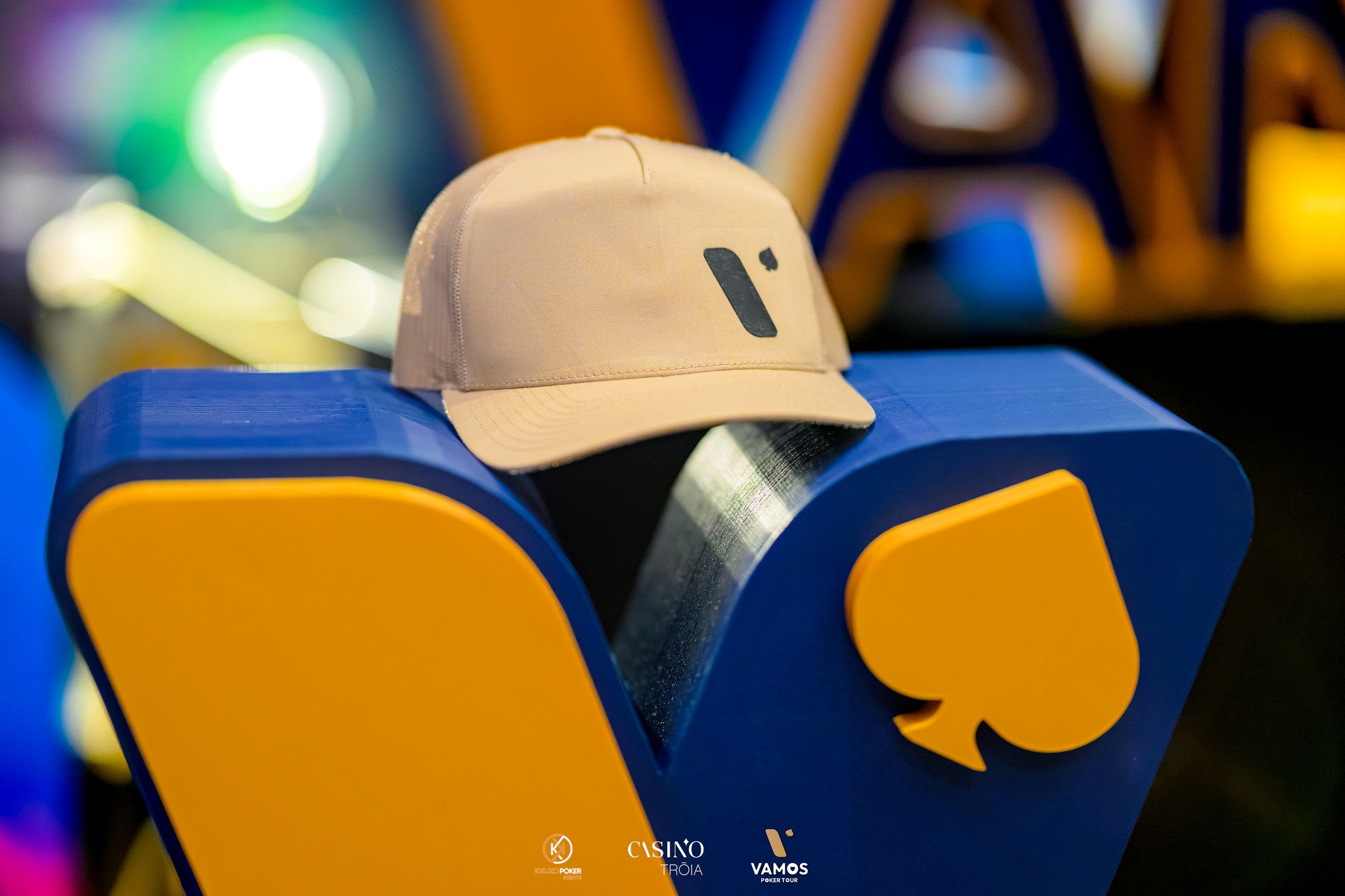 Gorra Retro “V-Classic” – Beige